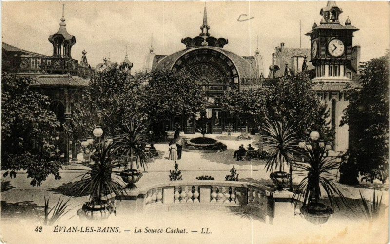 Carte postale ancienne Evian-les-Bains La Source Cachat à Évian-les-Bains