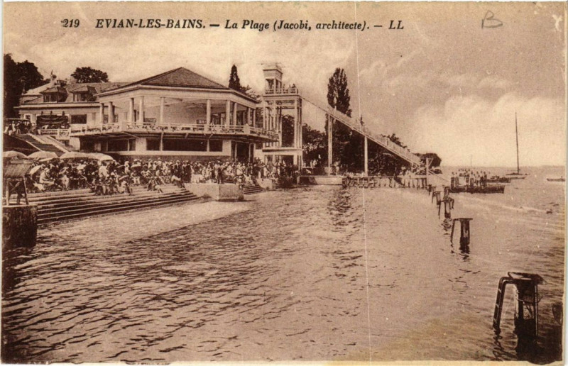 Carte postale ancienne Evian-les-Bains La Plage à Évian-les-Bains