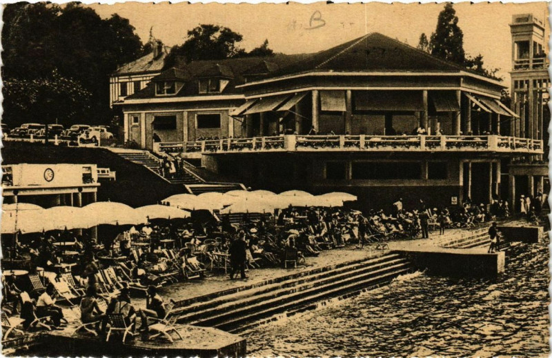 Carte postale ancienne Evian-les-Bains La Plage à Évian-les-Bains