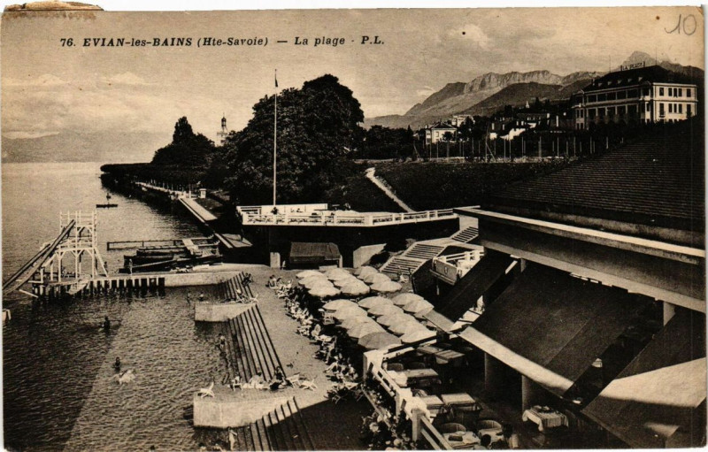 Carte postale ancienne Evian-les-Bains La Plage à Évian-les-Bains