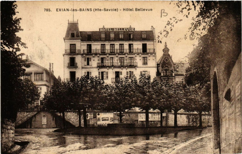 Carte postale ancienne Evian-les-Bains Hotel Bellevue à Évian-les-Bains