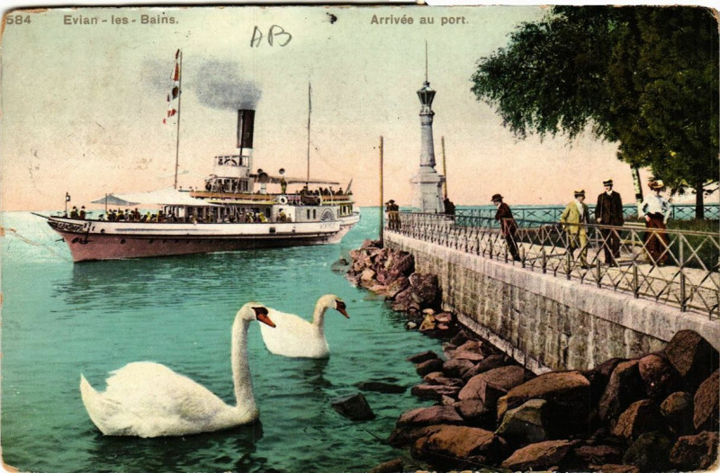 Carte postale ancienne Evian-les-Bains Arrivée au port à Évian-les-Bains
