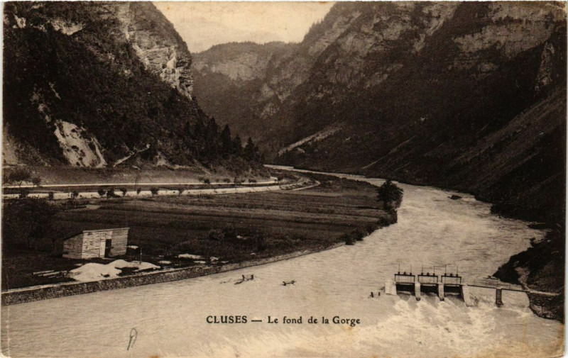 Carte postale ancienne Cluses Le fond de la Gorge à Cluses