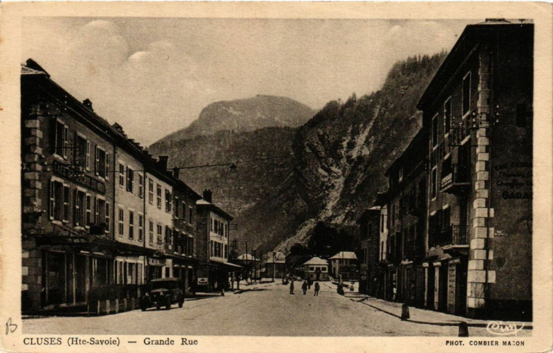 Carte postale ancienne Cluses Grande Rue à Cluses