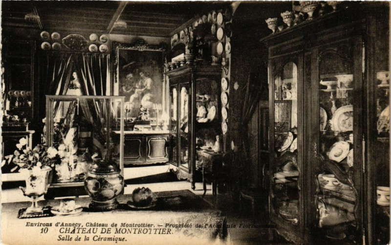 Carte postale ancienne Chateau de Montrottier Salle de la Ceramique