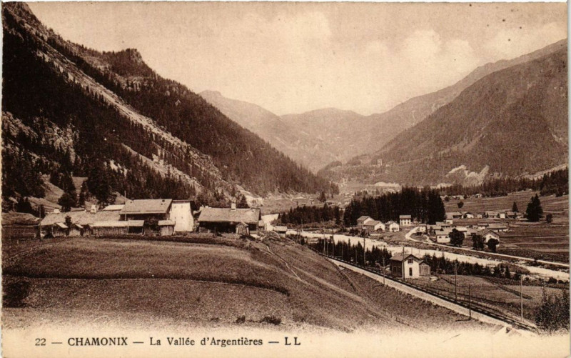 Carte postale ancienne Chamonix La Vallée d'Argentieres
