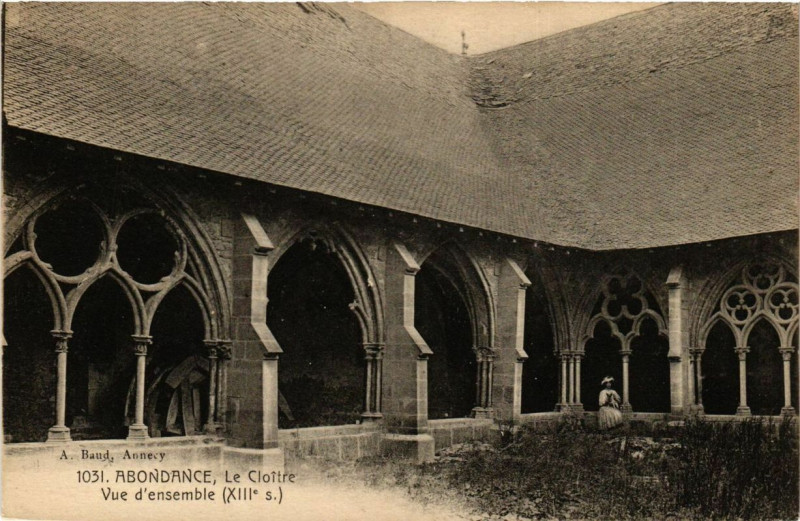 Carte postale ancienne Abondance Le Cloitre-Vue d'ensemble à Abondance