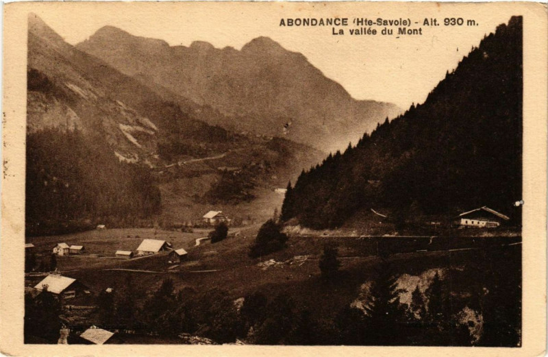 Carte postale ancienne Abondance La vallée du Mont à Abondance