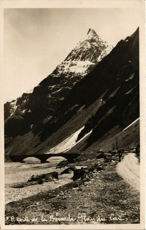 Carte postale ancienne Route de la Berarde Hau du Lac