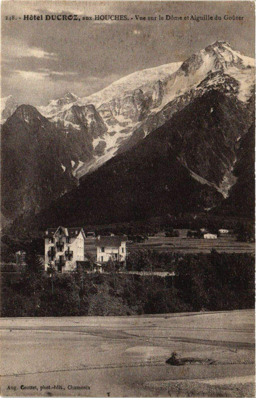 Carte postale ancienne Hotel Ducroz Vue sur le Dome et Aiguille du Gouter