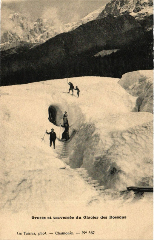 Carte postale ancienne Grotte et traversée du Glacier des Bossons à Vers