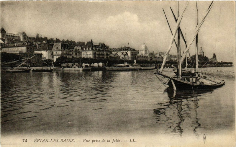 Carte postale ancienne Evian-les-Bains Vue prise de la jetée à Évian-les-Bains