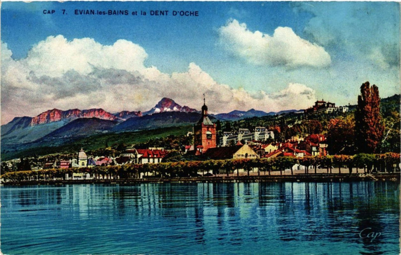 Carte postale ancienne Evian-les-Bains et la Dent d'Oche à Évian-les-Bains