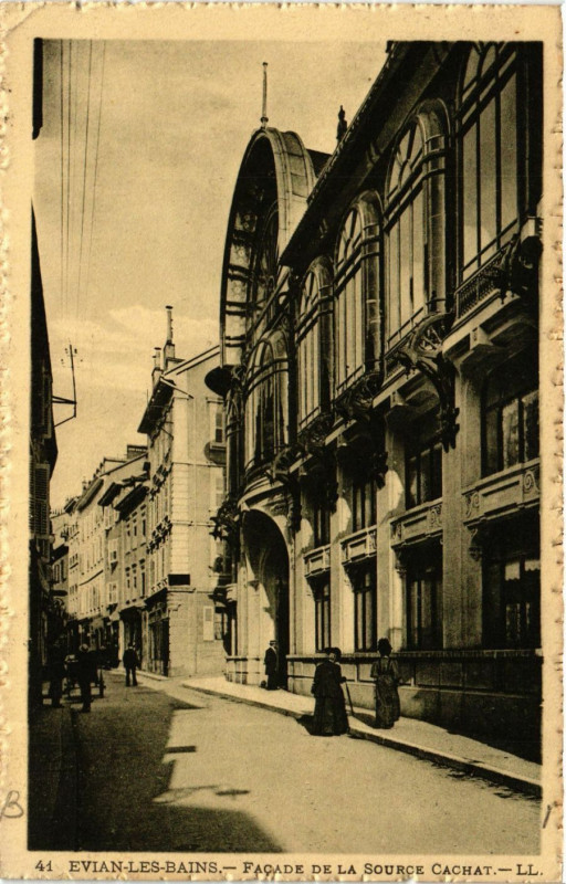 Carte postale ancienne Evian-les-Bains Facade de la source Cachat à Évian-les-Bains