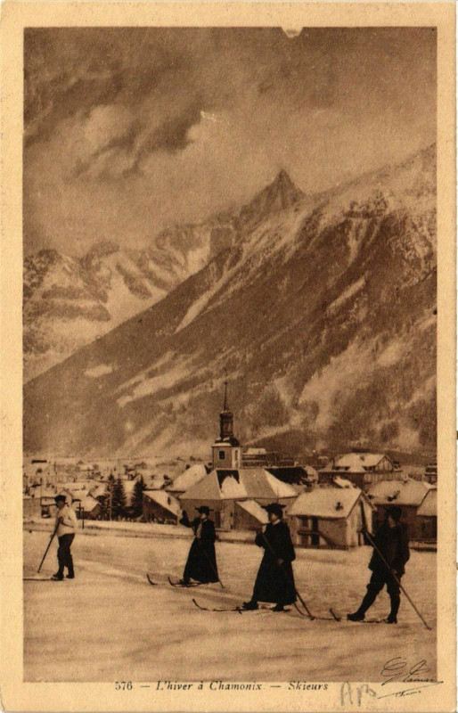 Carte postale ancienne Chamonix L'hiver-Skieurs