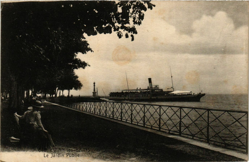 Carte postale ancienne Evian-les-Bains - Le Jardin Public à Évian-les-Bains