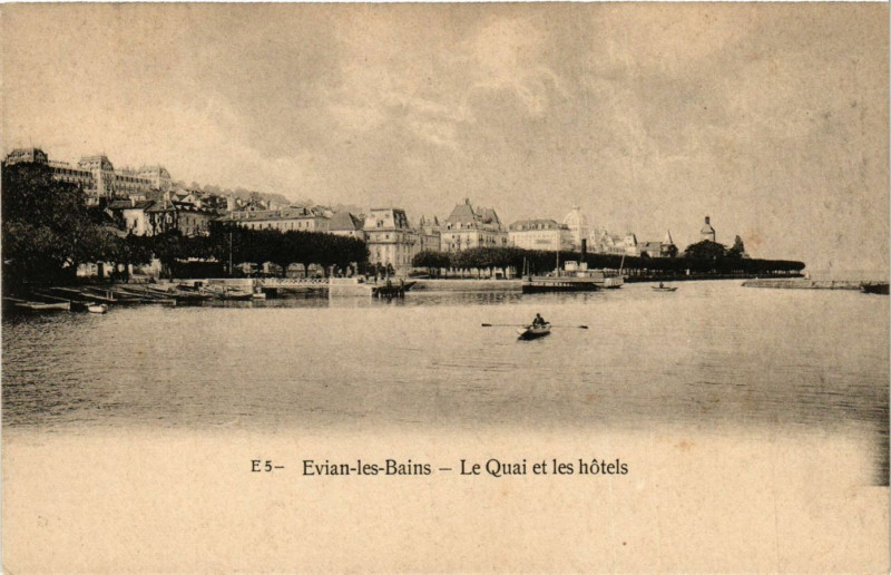 Carte postale ancienne Evian-les-Bains - Le Quai et les hotels à Évian-les-Bains