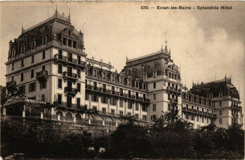 Carte postale ancienne Evian-les-Bains - Splendide Hotel à Évian-les-Bains