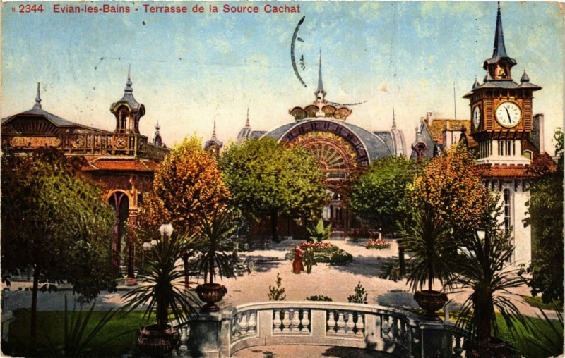Carte postale ancienne Evian-les-Bains - Terrasse de la Source Cachat à Évian-les-Bains