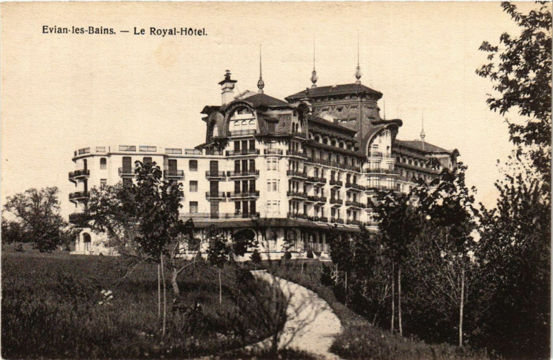 Carte postale ancienne Evian-les-Bains - Le Royal-Hotel à Évian-les-Bains
