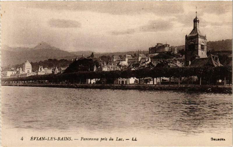 Carte postale ancienne Evian-les-Bains - Panorama pris du Lac à Évian-les-Bains