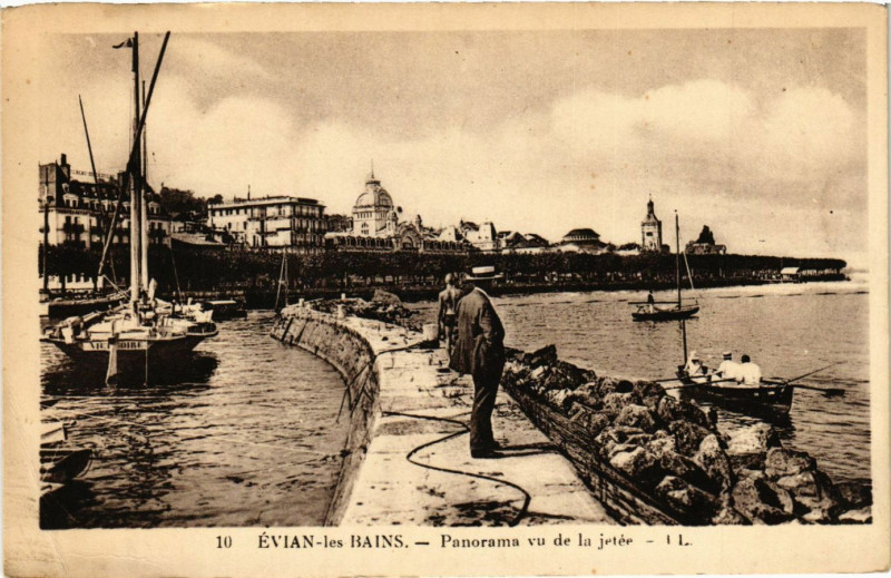 Carte postale ancienne Evian-les-Bains - Panorama vu de la jetée à Évian-les-Bains