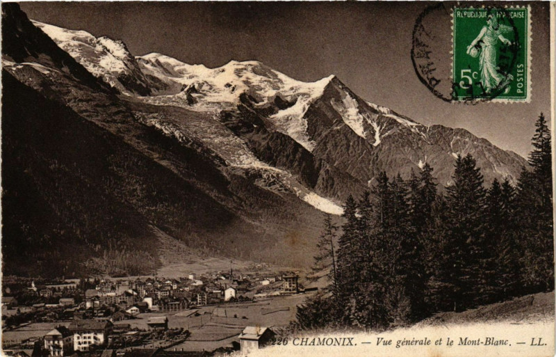 Carte postale ancienne Chamonix - Vue générale et le Mont-Blanc