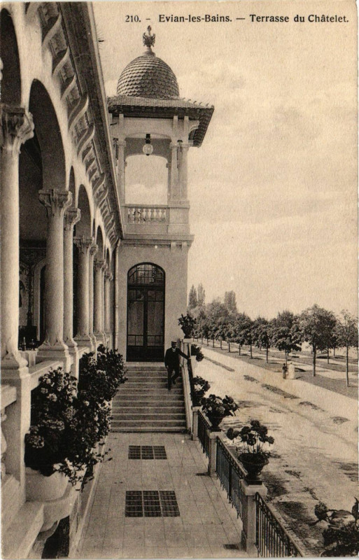 Carte postale ancienne Evian-les-Bains - Terrasse du Chatelet à Évian-les-Bains