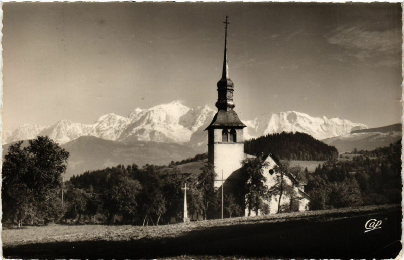 Carte postale ancienne Env. de Sallanchers - Le Clocher de Cordon et le Massif du à Cordon