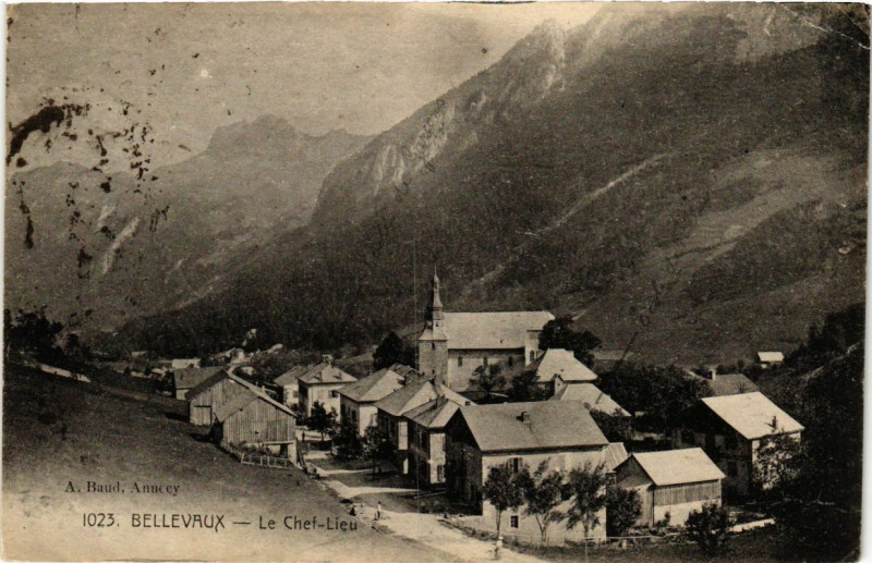 Carte postale ancienne Bellevaux - Le Chef-Lieu à Bellevaux