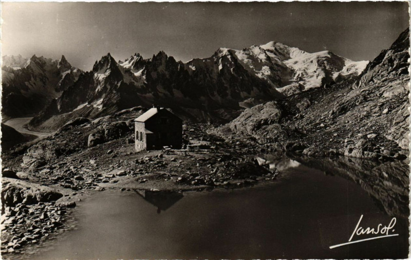 Carte postale ancienne Chamonix - Alt 1050m - Le Refuge du Lac Blanc - La Chaine
