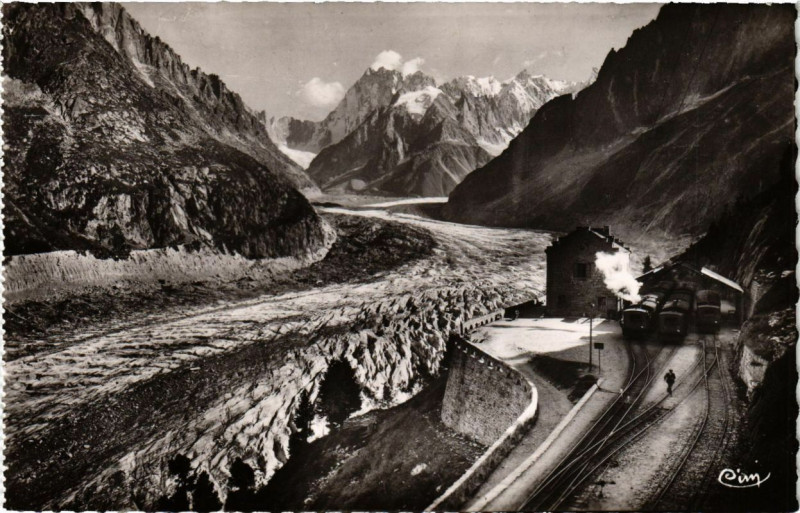 Carte postale ancienne Chamonix - La Mer de Glace (1913m) - Gare de Montenvers à Vers