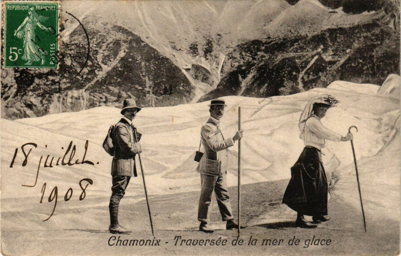Carte postale ancienne Chamonix - Traversée de la man de glace à Vers