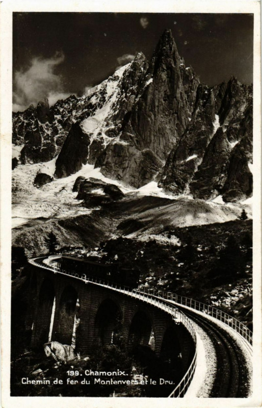 Carte postale ancienne Chamonix - Chemin de fer du Montenvers et le Dru à Vers