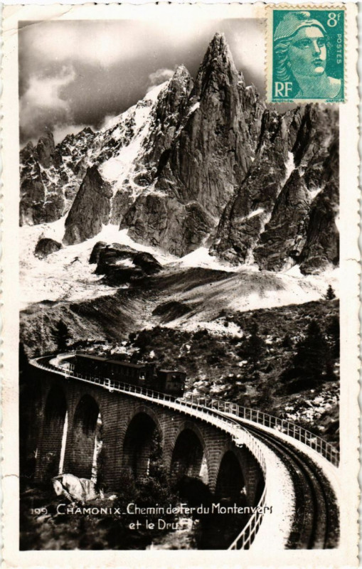 Carte postale ancienne Chamonix - Chemin de fer du Montenvers et le Dru à Vers