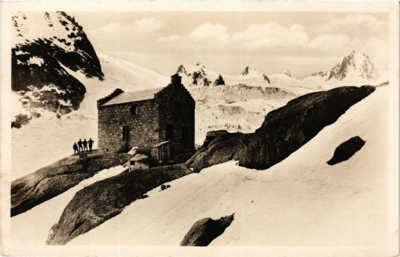 Carte postale ancienne Chamonix - Refuge du Requin 2816m et glacier du Geant