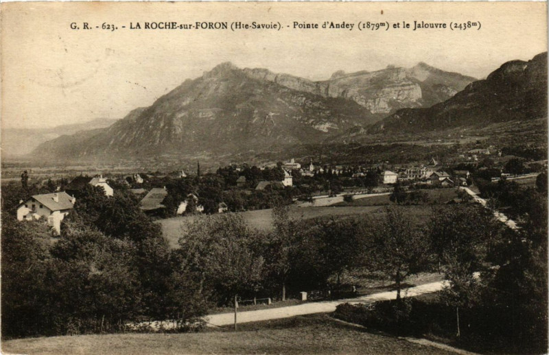 Carte postale ancienne La Roche-sur-Foron - Pointe d'Andey (1899m) et le à La Roche-sur-Foron