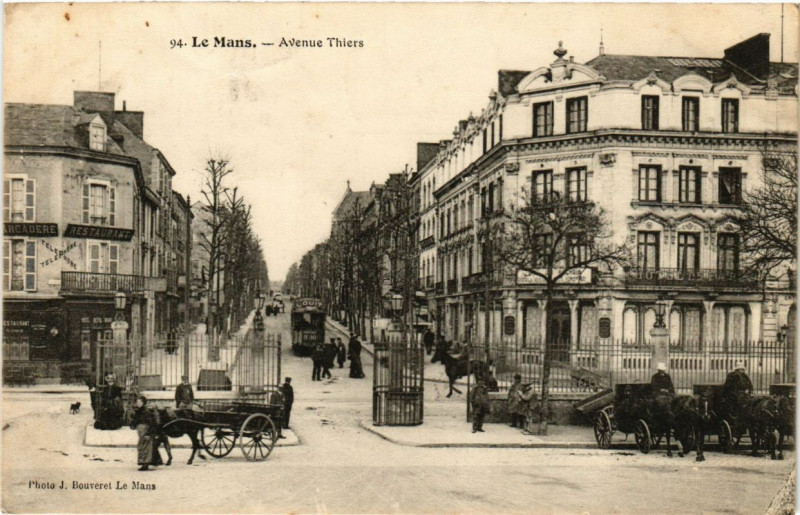 Carte postale ancienne Le Mans - Avenue Thiers
