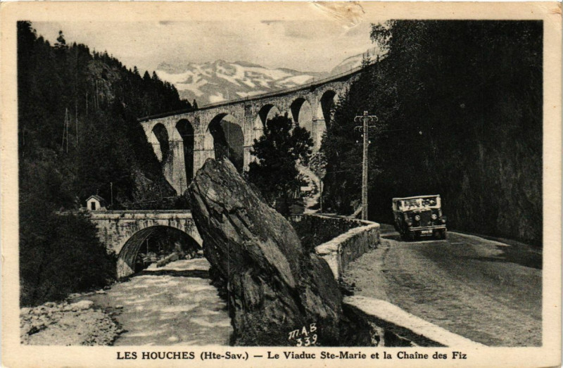 Carte postale ancienne Les Houches (Hte-Sav.) - Le Viaduc Saint-Marie et la Chaine des Fiz aux Houches