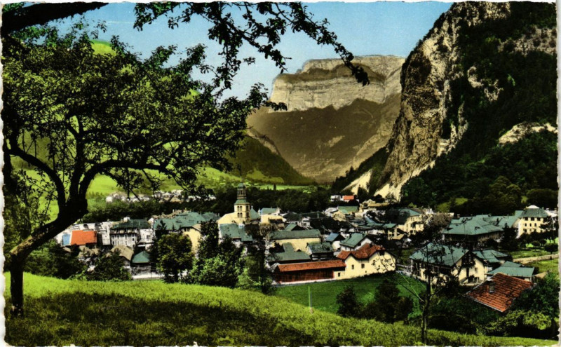 Carte postale ancienne Thones alt 626 m - Vue générale à Thônes