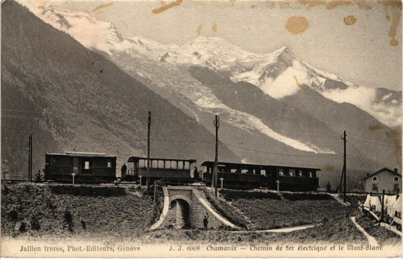 Carte postale ancienne Chamonix - Chemin de fer electrique et le Mont-Blanc