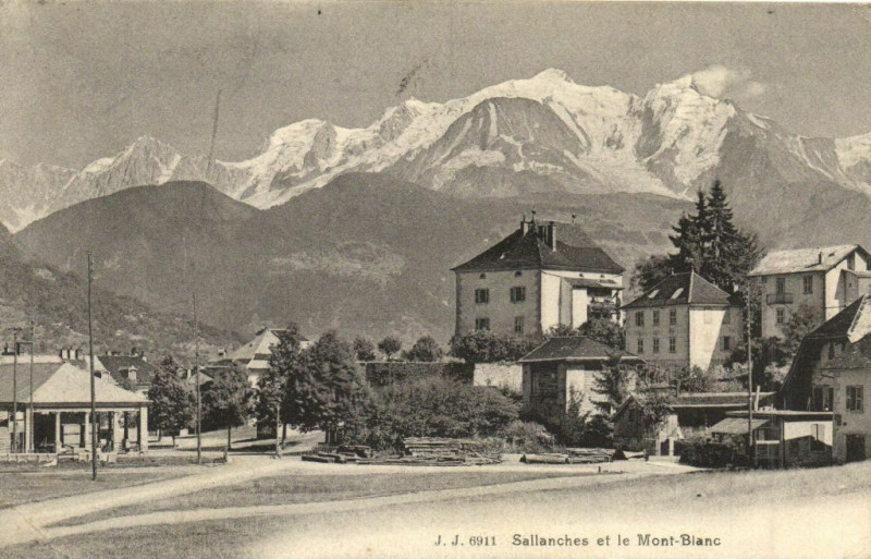 Carte postale ancienne Sallanches et le Mont-Blanc à Sallanches