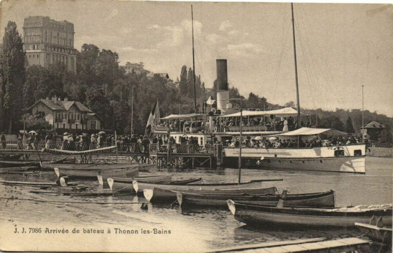 Carte postale ancienne Arrivée de bateau a Thonon-les-Bains à Thonon-les-Bains