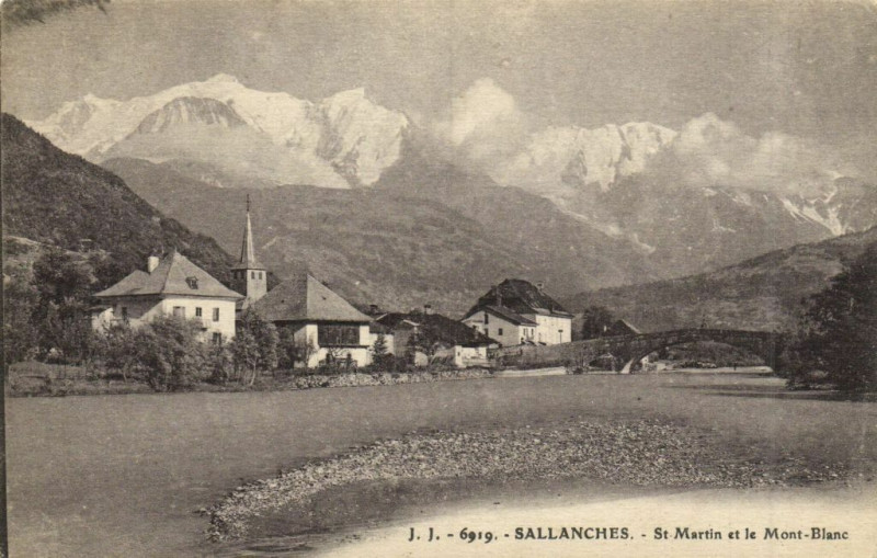 Carte postale ancienne Sallanches - St-Martin et le Mont-Blanc à Sallanches