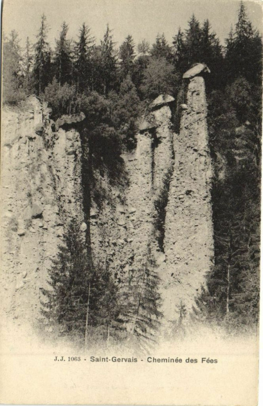 Carte postale ancienne Saint-Gervais - Cheminée des Fées