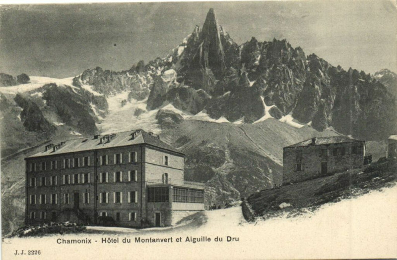Carte postale ancienne Chamonix - Hotel du Montanvert et Aiguille du Dru