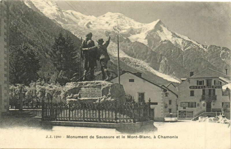 Carte postale ancienne Monument de Saussure et le Mont-Blanc a Chamonix