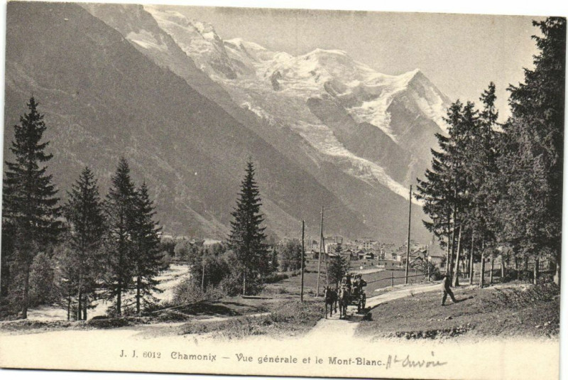 Carte postale ancienne Chamonix - Vue gegerale et le Mont-Blanc