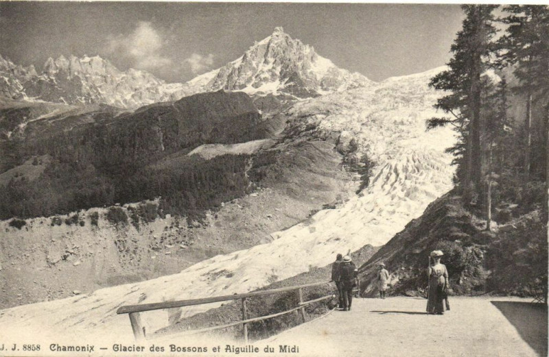 Carte postale ancienne Chamonix - Glacier des Bossons et Aiguille du Midi