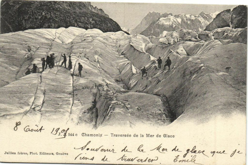 Carte postale ancienne Chamonix - Traversée de la Mer de Glace à Vers